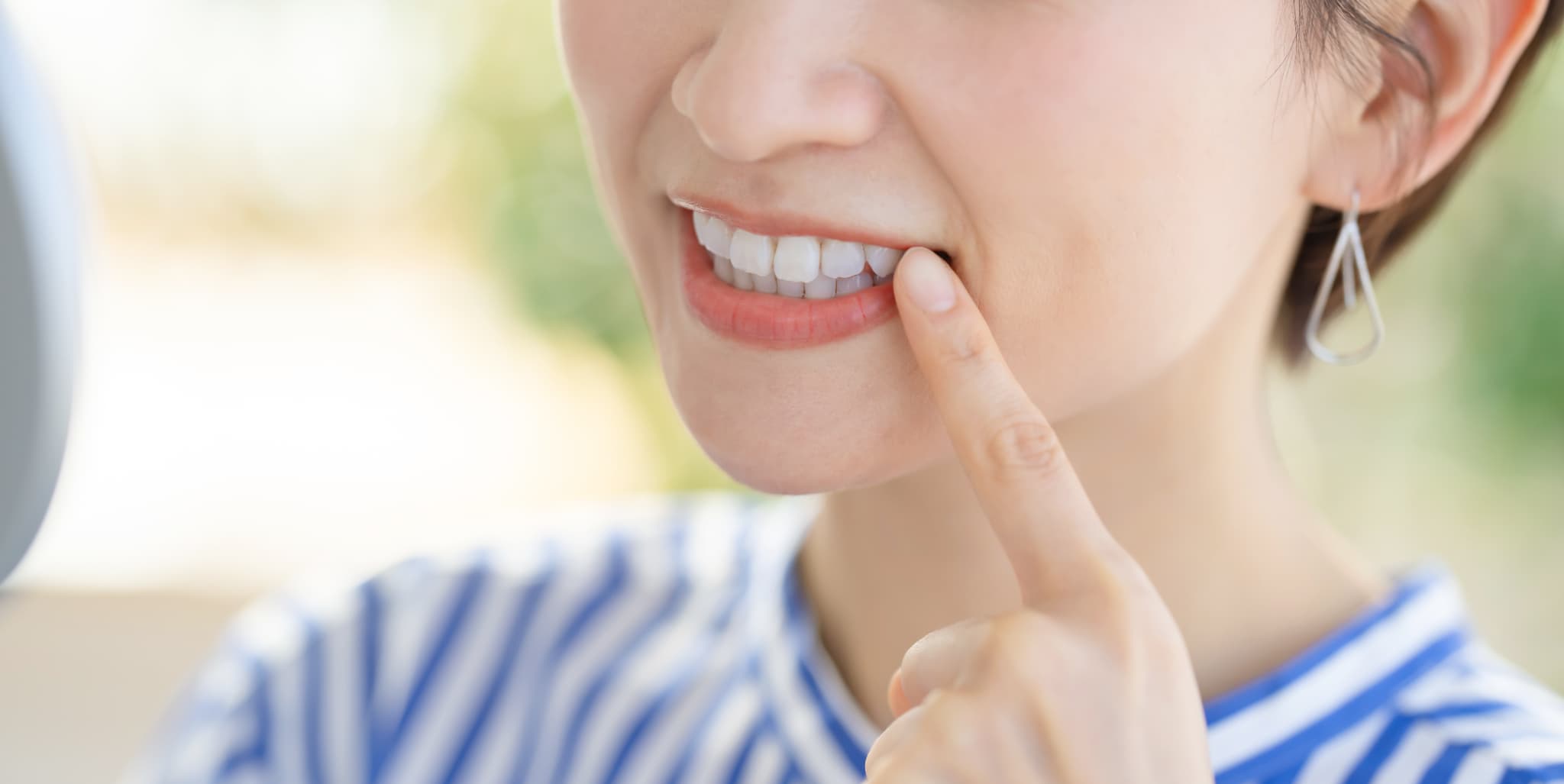 八重歯のある女性