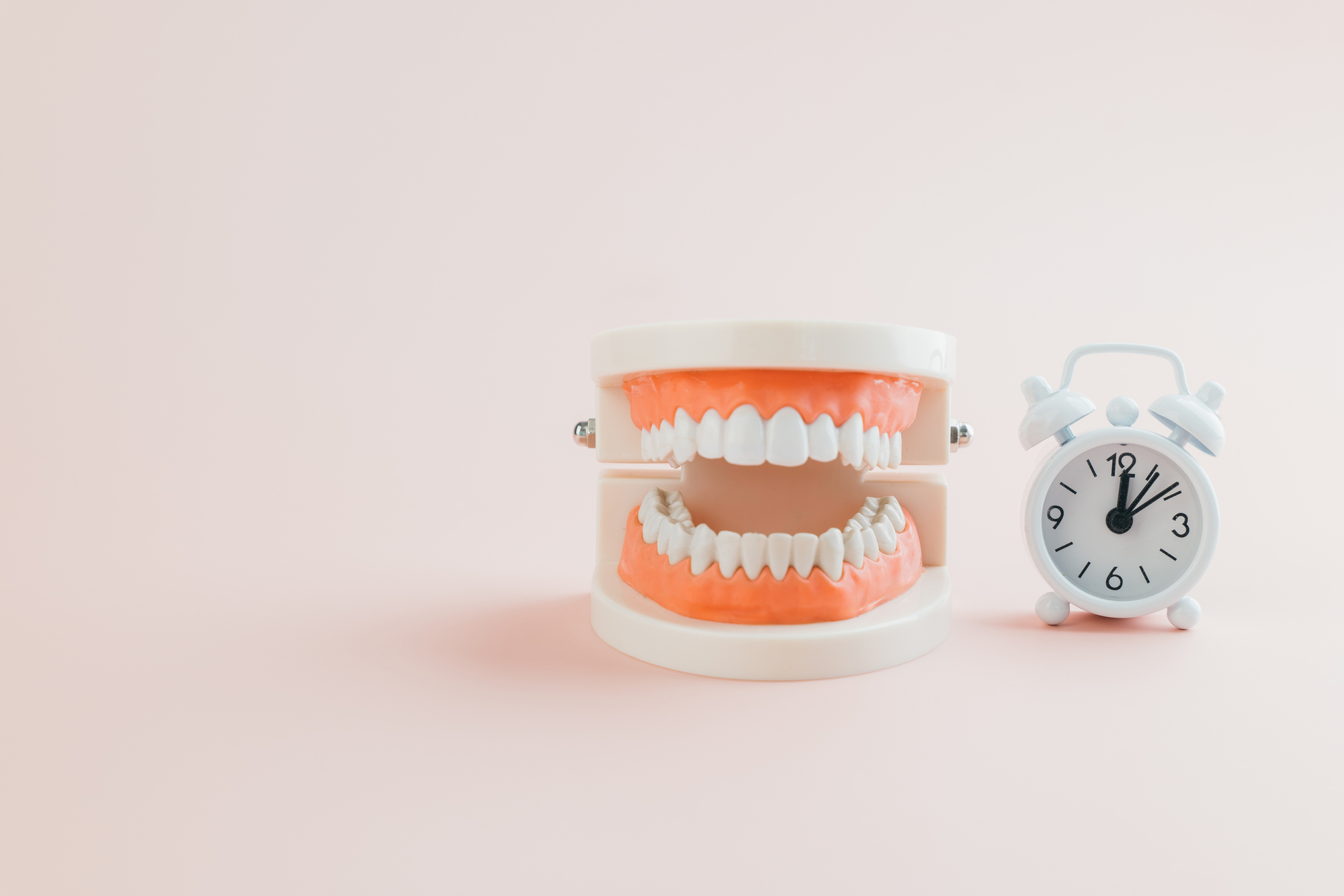 マウスピースのつけ忘れを防ぐためにアラームを活用している