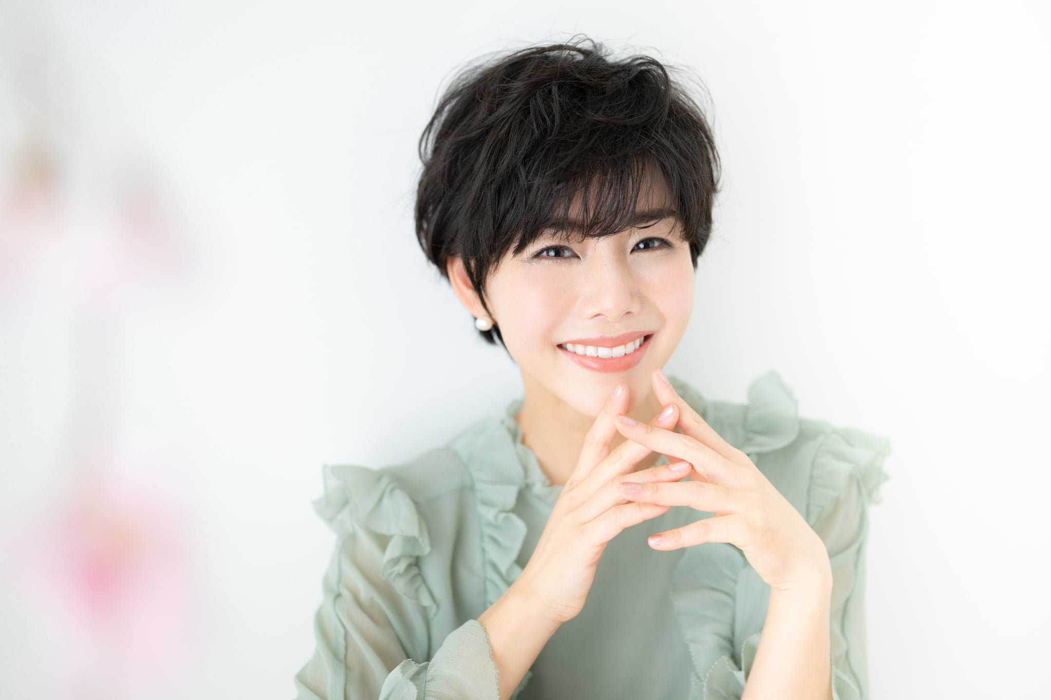 歯のクリーニングをした美しい歯の女性