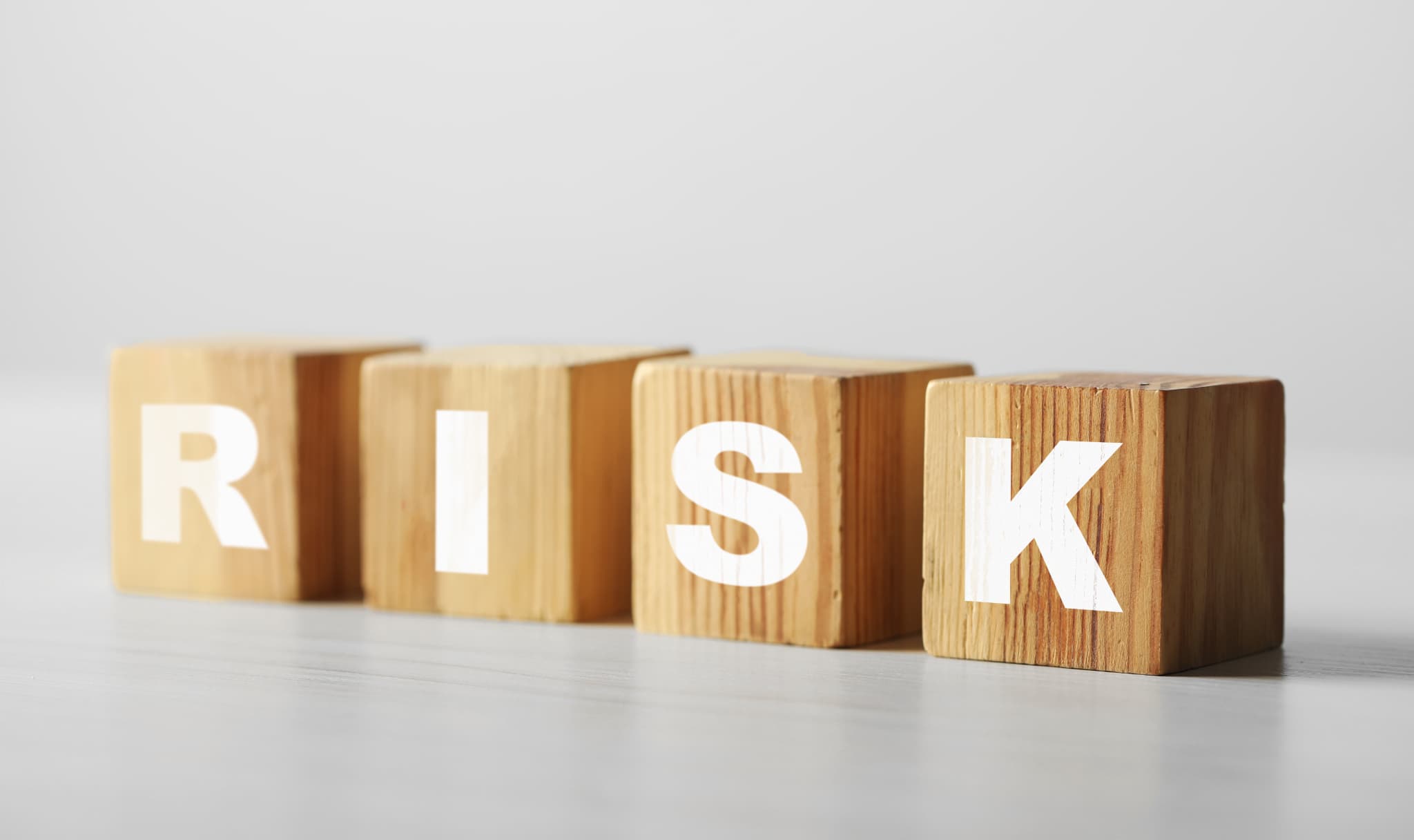 八重歯を放置するリスクのイメージ